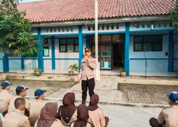 Polsek Cibarusah Polres Metro Bekasi Gelar Police Go To School, Berikan Himbauan kepada Siswa SMK1N Cibarusah