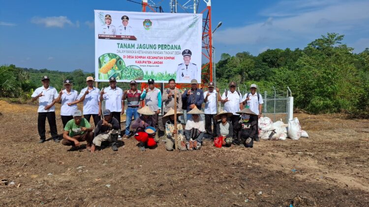 Dukung ketahanan pangan , Kasubsektor Sompak menghadiri kegiatan Penanaman jagung.