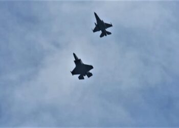 Aksi F-16 TNI AU dan F-35 RAAF Jalani Latihan Dissimilar Basic Fighter Maneuver