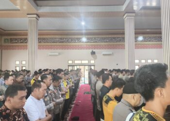 Kapolda Lampung Sampaikan Bela Sungkawa, Personel Polda dan Masyarakat Gelar Sholat Gaib