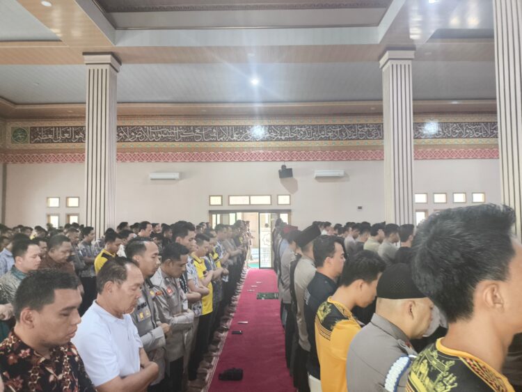 Kapolda Lampung Sampaikan Bela Sungkawa, Personel Polda dan Masyarakat Gelar Sholat Gaib