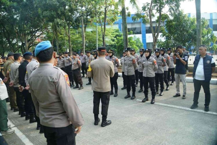 Kapolres Metro Bekasi Pimpin Apel Pengamanan Unras, Tekankan Pengamanan Humanis dan Tidak Menggunakan Senjata Api