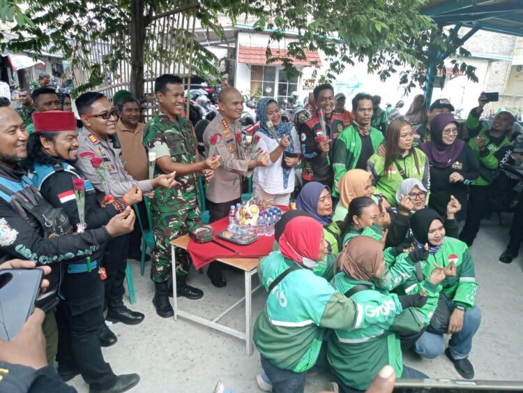 Kapolres Metro Bekasi Bersama Dandim 0509 Rangkul Driver Ojek Online Kabupaten Bekasi 