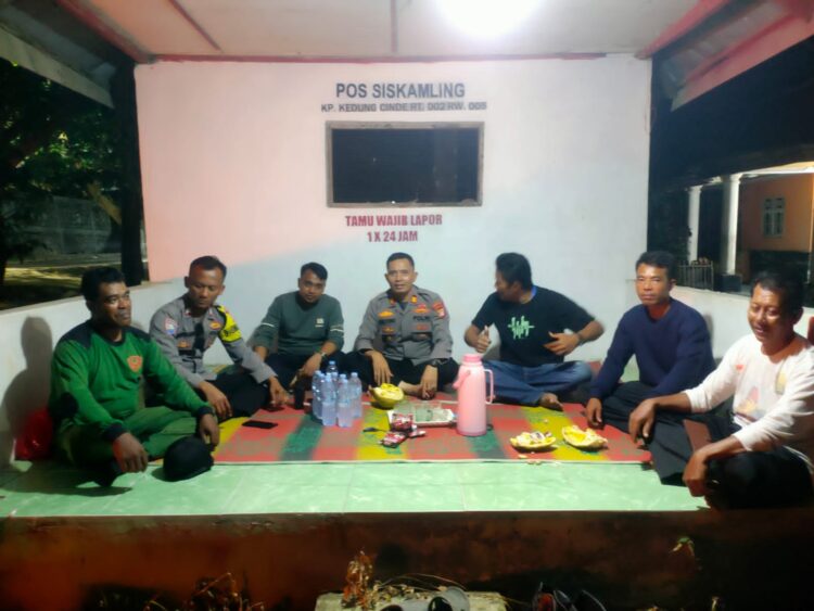 Kapolsek Muara Gembong Gelar “Ngopi Kamtibmas” Bersama Tokoh Masyarakat Kampung Kedung Cinde   