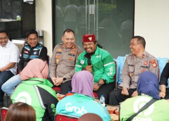 Kamtibmas, Polres Metro Bekasi dan Komunitas Ojol Jalin Kebersamaan Lewat Kegiatan Sosial