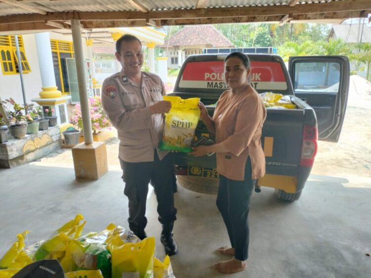 Dukung Program Pemerintah, Seluruh Polsek Jajaran Polres Mesuji Gelar Gerakan Pangan Murah di Setiap Wilayah