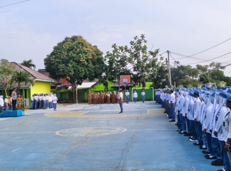 Wakili Kapolres Mesuji Kasat Binmas Gelar Kegiatan Preventif dan Preemtif di SMK Negeri 01 Simpang Pematang
