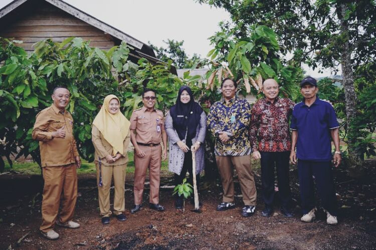 Bupati Pringsewu Umi Laila Hadiri Launching Program Pelatihan Agroforestri Secara Daring