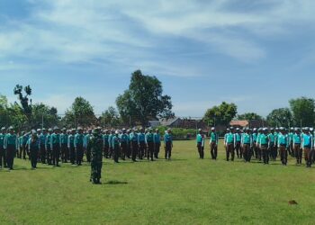 Latihan Baris-Berbaris Momentum Babinsa Tanamkan Disiplin dan Nasionalisme Pada Siswa   