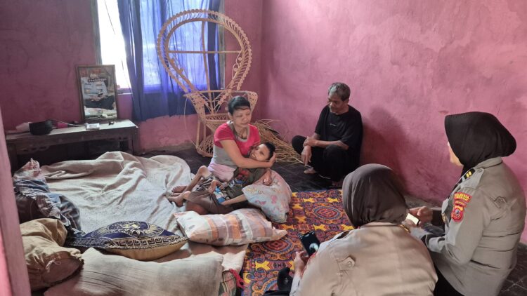 Bentuk Kepedulian, dan Empati Kapolresta Cirebon Kunjungi Rumah Trian