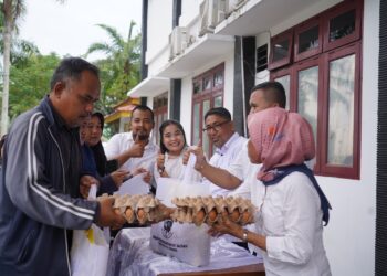 Masarakat di bohongi Pasar murah di DPRD kabupaten Deliserdang untuk orang Kaya yang bermobil bukan orang Miskin