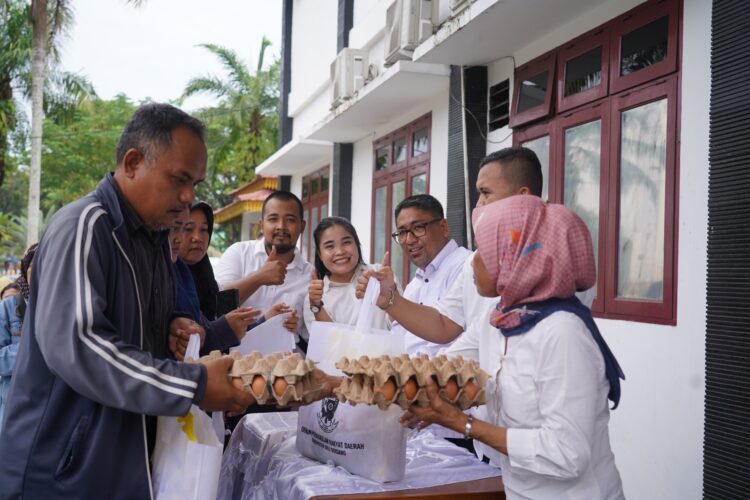 Masarakat di bohongi Pasar murah di DPRD kabupaten Deliserdang untuk orang Kaya yang bermobil bukan orang Miskin
