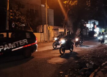 Ciptakan Keamanan Anggota TNI Bersama FKPPI, Banser Dan Kokam Melaksanakan Patroli