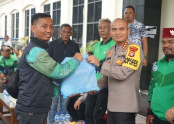 Metro Bekasi Gelar Jum’at Peduli, Berikan Sembako & Layanan Kesehatan Gratis untuk Komunitas Ojol