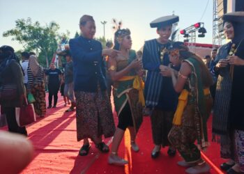 Bupati dan Wakil Bupati Kudus Hadir di Karnaval Puncak Perayaan HUT ke-476