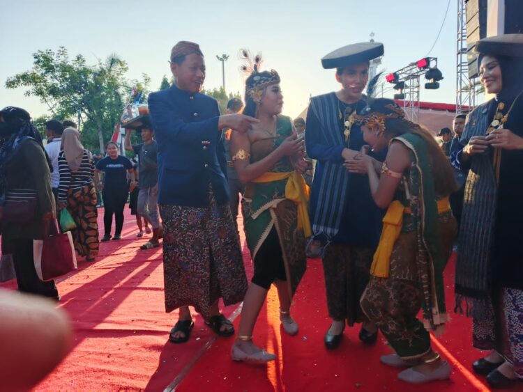 Bupati dan Wakil Bupati Kudus Hadir di Karnaval Puncak Perayaan HUT ke-476