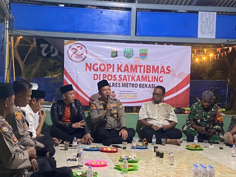 Kapolsek Cikarang Pusat Gencarkan ‘Ngopi Kamtibmas’, Ajak Warga Aktif Jaga Lingkungan