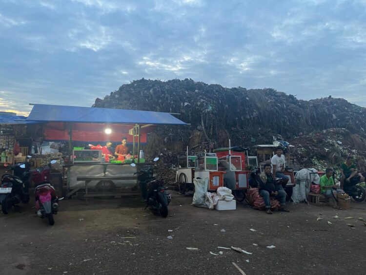 Kemelut Sampah Pasar Induk Kramat Jati, Warga Kelurahan Tengah Resah