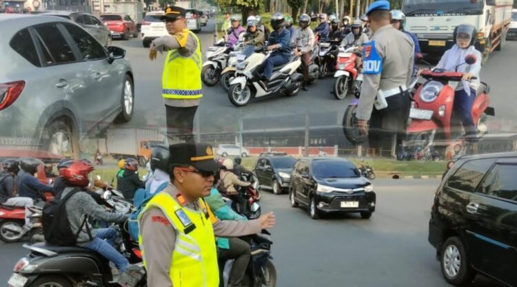 Kapolsek Cikarang Selatan Turun Langsung Atur Lalu Lintas di Pagi Hari