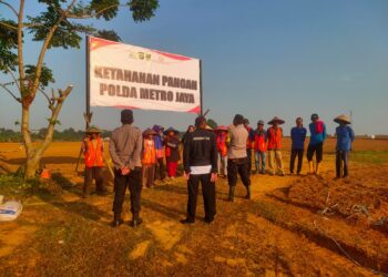 Polsek Cikarang Pusat Monitoring Persiapan Penanaman Jagung Program Ketahanan Pangan Polda Metro Jaya