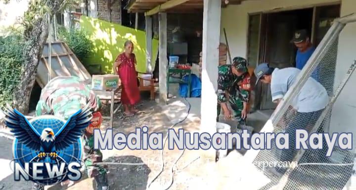 Babinsa Sigap Bantu Perbaiki Rumah Warga Penerima Bantuan Bedah Rumah