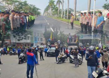 Aliansi Buruh Bekasi Melawan Turun ke Jalan dengan 6 Tuntutan, Polres Metro Bekasi  Dan Polsek Cikarang Selatan Amankan Jalannya Aksi