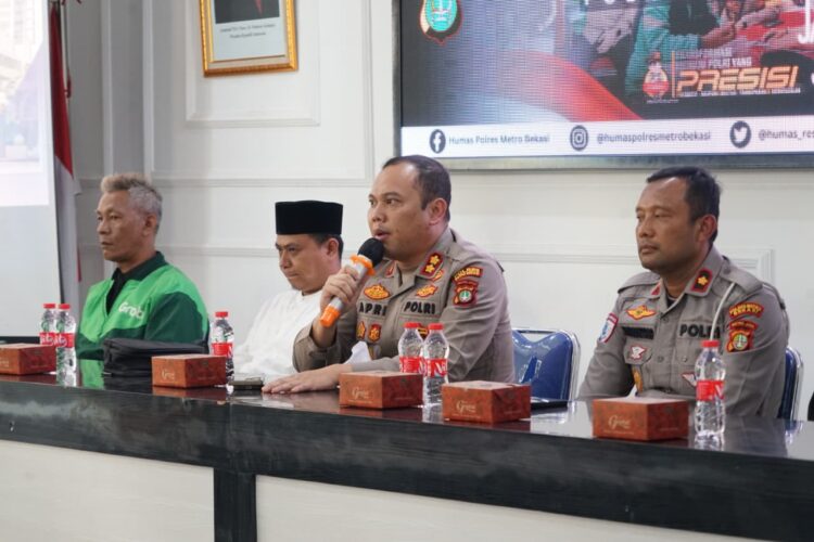 Polres Metro Bekasi Gelar Jumat Peduli dan Safety Riding untuk Komunitas Ojek Online Cikarang Selatan