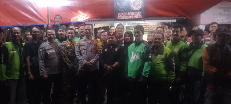 Kapolsek Setu Jalin Silaturahmi dan Sampaikan Pesan Kamtibmas kepada Komunitas Ojek Online