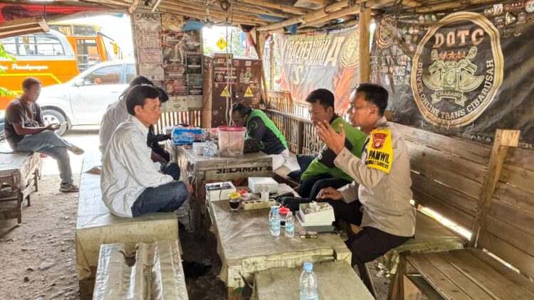 Polsek Cibarusah Pererat Kemitraan dengan Komunitas Ojol DOTC, Edukasi Pentingnya Harkamtibmas untuk Keamanan Bersama
