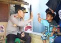 Polres Metro Bekasi Gelar Bakti Kesehatan, Kapolres Serahkan Kursi Roda untuk Penyandang Disabilitas di Pebayuran