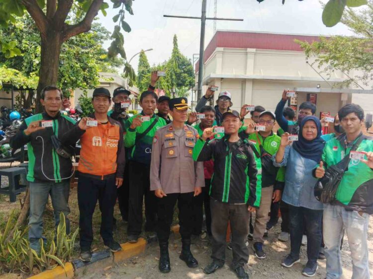 Polres Metro Bekasi Gelar Jumat Peduli: Perpanjangan SIM C Gratis untuk Komunitas Ojek Online
