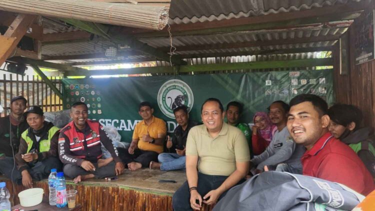 Kanit Intelkam Polsek Babelan Sambangi Basecamp Ojol PUMA, Himbau Jaga Kerukunan dan Keselamatan   