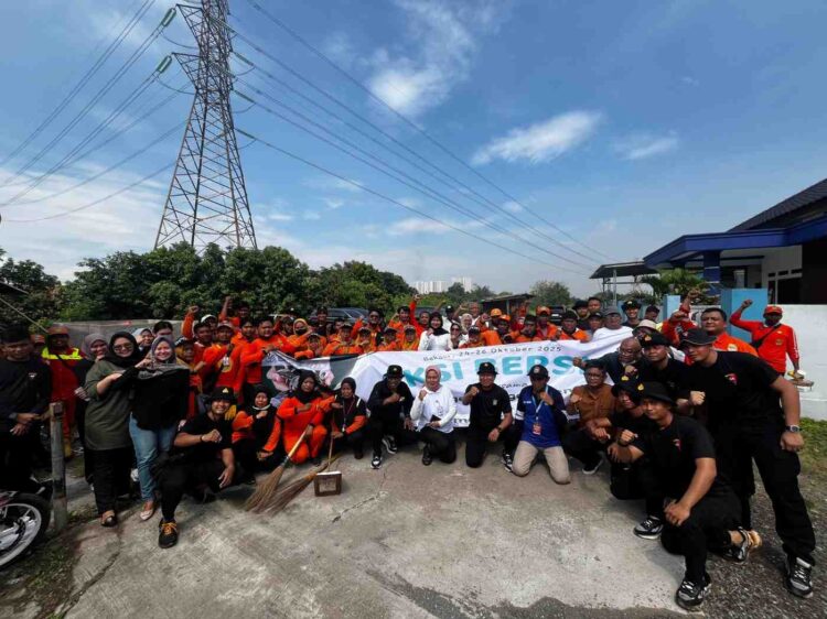 Brimob Batalyon D Pelopor Gelar Bhakti Sosial Bersihkan Pasar Tegal Danas, Pedagang Apresiasi Langkah Cepat Atasi Saluran Tersumbat