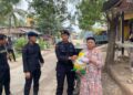 Batalyon D Pelopor Brimob Polda Metro Jaya Gelar Kegiatan Jumat Berbagi di Cikarang Timur