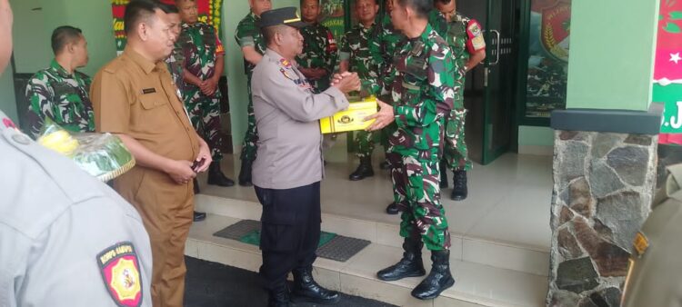 Polsek Setu Beri Ucapan Selamat HUT TNI ke-80 di Koramil Setu