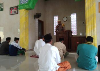 Bhabinkamtibmas Cikarang Pusat Sampaikan Pesan Kamtibmas di Masjid Jami At-Taqwa, Pasirtanjung