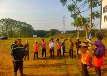 Polda Metro Jaya Melalu Polsek Cikarang Pusat Tingkatkan Ketahanan Pangan dengan Penyemprotan dan Pemupukan Jagung di Cikarang Pusat