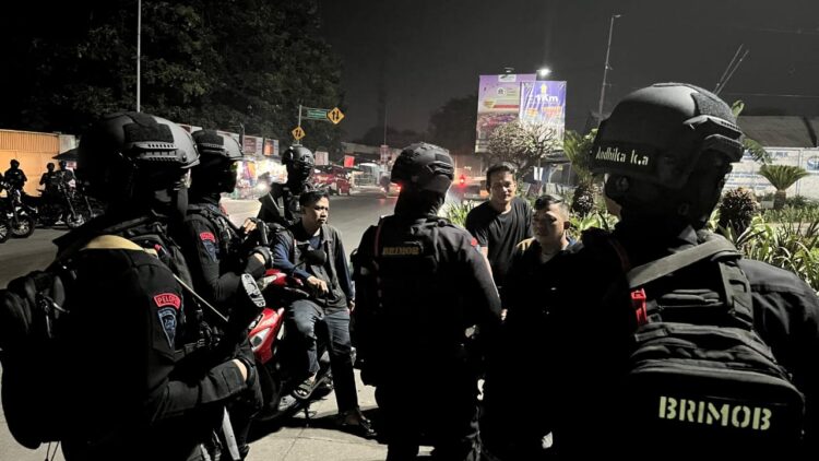 Brimob Gelar Patroli Malam di Kabupaten Bekasi, Warga Bisa Tidur Nyenyak