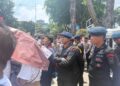 Brimob Polda Metro Jaya Amankan Demo Karyawan Hiburan Jakarta di DPRD DKI dengan Humanis   