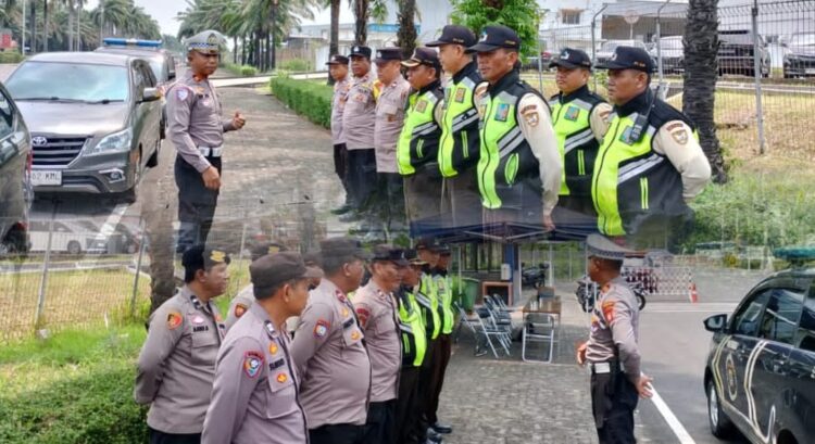 Polsek Cikarang Selatan Gelar Apel Pengamanan Pemberangkatan Masa Buruh ke Botanical Garden Jababeka