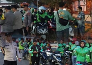 Sinergi Polri dan Ojol: Polsek Cikarang Selatan Kawal Keberangkatan 150 Ojol Menuju Monas