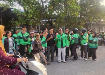 Polsek Babelan Kawal dan Amankan Keberangkatan Ratusan Ojol Babelan Menuju Apel Kamtibmas di Monas      