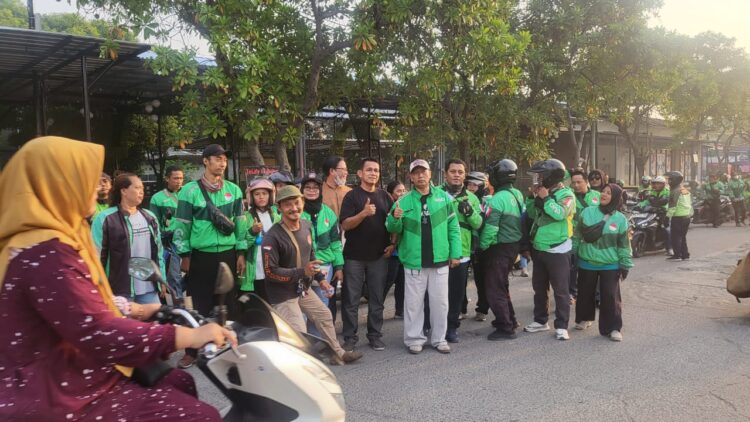 Polsek Babelan Kawal dan Amankan Keberangkatan Ratusan Ojol Babelan Menuju Apel Kamtibmas di Monas