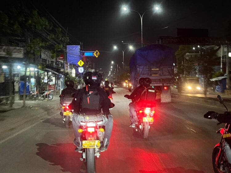 Brimob Batalyon D Pelopor Gelar Patroli Rayonisasi Antisipasi Tawuran dan Balap Liar di Kabupaten Bekasi