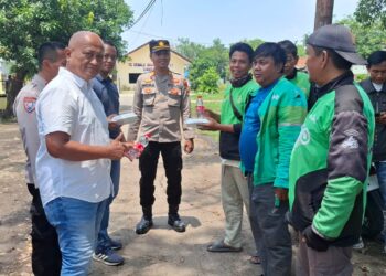 Polsek Cikarang Utara Gelar Baksos Jumat Berkah untuk Ojek Online,Tukang Becak, Tukang Parkir