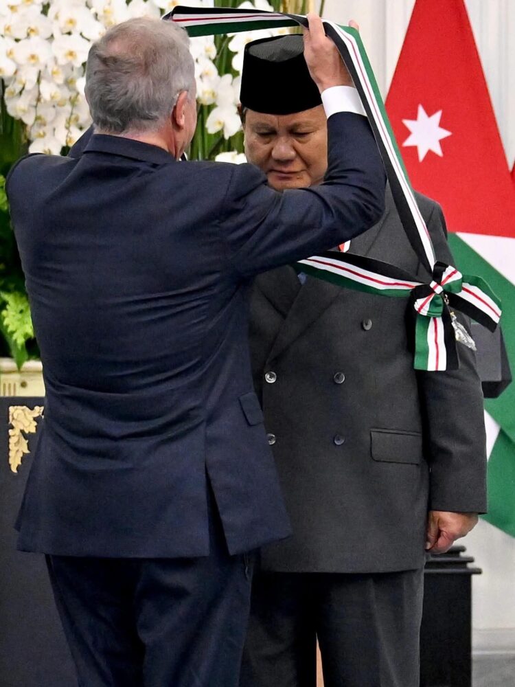 Presiden Prabowo Terima Penghargaan “The Bejewelled Grand Cordon of Al Nahda” dari Raja Abdullah II ibn Al Hussein