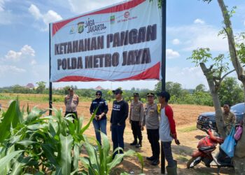 Kapolres Metro Bekasi Dorong Petani Lokal Jaga Produktivitas Lahan Ketahanan Pangan Polda Metro Jaya