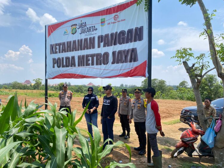 Kapolres Metro Bekasi Dorong Petani Lokal Jaga Produktivitas Lahan Ketahanan Pangan Polda Metro Jaya