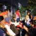 Polres Metro Bekasi Terjunkan Personel Evakuasi Warga Sukatani Terdampak Banjir Akibat Jebolnya Bendungan CBL