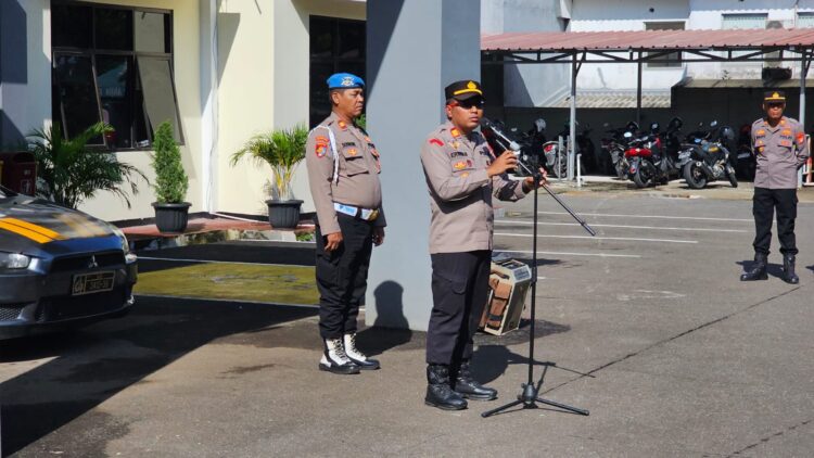 Kapolsek Cikarang Selatan AKP Erwin Setiawan Tekankan Disiplin dan Pelayanan Humanis Saat Apel Pagi Personel